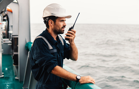 Welche Art von Walkie-Talkie ist für die maritime Kommunikation geeignet?
